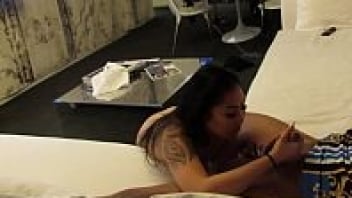 POV Asian จ้างกระหรี่มาเย็ดในห้องนอน สาวเอเชียนั่งโม้กควยเสี่ย อมกระดอสดจับควยยัดเข้าปาก ชักว่าวต่อจนน้ำเงี่ยนพุ่ง