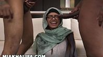 MIA KHALIFA นางเอกสาวอิสลามติดท็อป Xvideos ดูหนังโป๊ฝรั่ง18+ โดนรุมสวิงกิ้งเย็ดอย่างมันส์ครางเสียวสุด