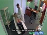 คลิปโป๊แอบถ่ายโรงพยาบาล ด๊อกเตอร์ควยใหญ่ จับเย็ดคนไข้สุดเด็ด เลียหีสาวน้อยก่อน ยัดควยเข้าไปในหีเนียนๆ